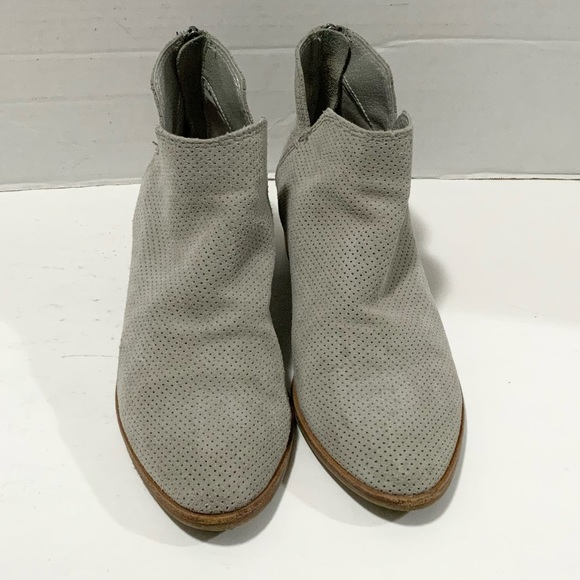 Dolce Vita Karsen Gray Perforated Suede Ankle Bootie Womens Size 8 - Picture 2 of 10